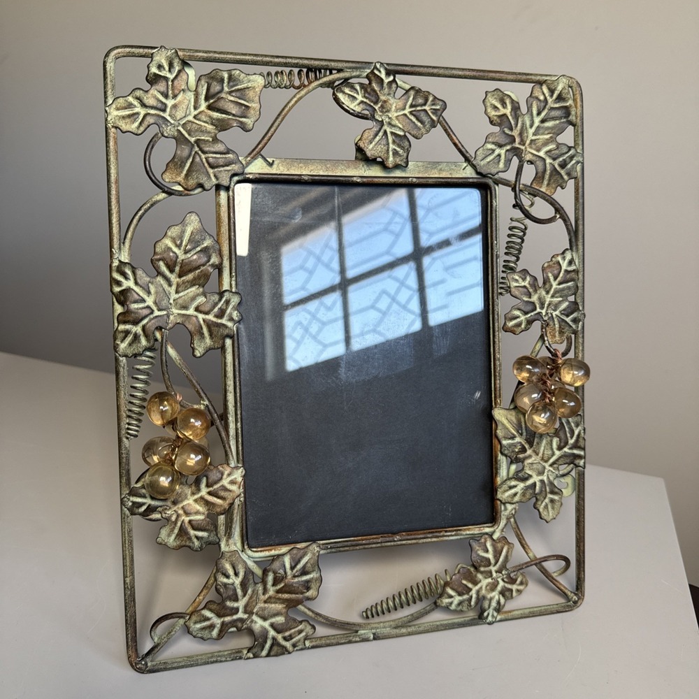 Vintage Verde Green Metal Ivy Leaf Grapes Photo Frame Fits 7.5"x5.5" Rustic